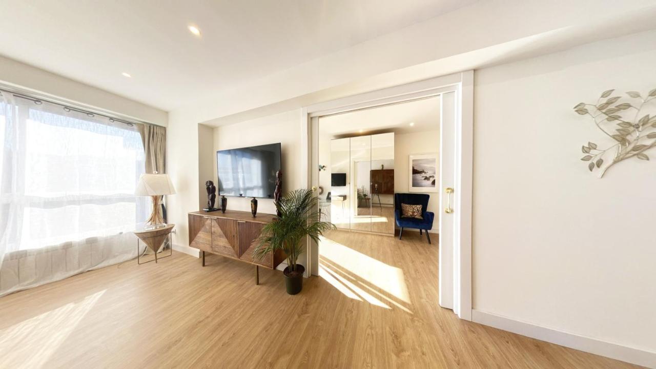 Miramar Luxurious Flat, 3 Double Rooms, Free Parking, Terrace, Completely New San Sebastián Eksteriør billede