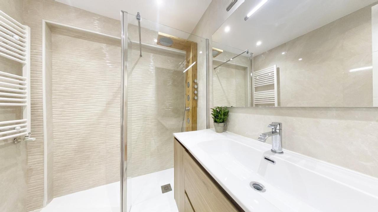 Miramar Luxurious Flat, 3 Double Rooms, Free Parking, Terrace, Completely New San Sebastián Eksteriør billede